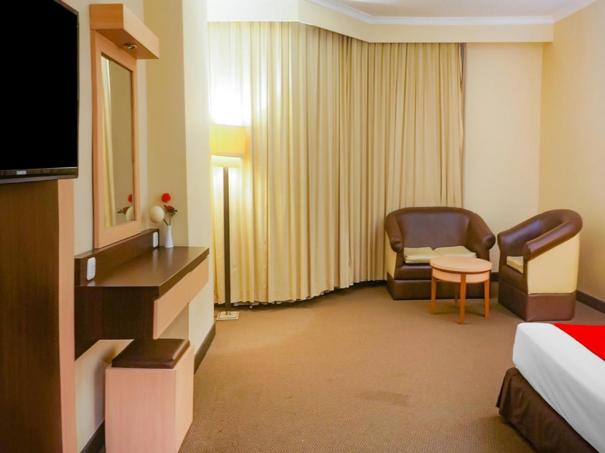 Oyo 3967 Hotel Pantai Wisata 马卡萨 外观 照片